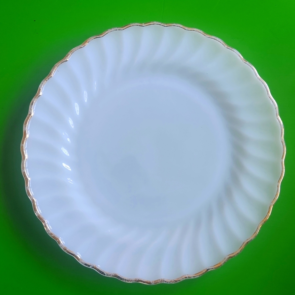 10" Vintage Anchor Hocking Fire King Milk Glass Dinner Plate w/ Gold Rim